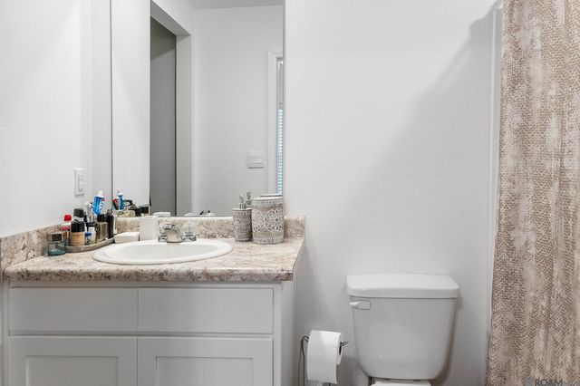 1213 E Saint Charles St, Gonzales, LA 70737