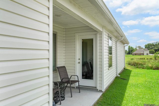 1213 E Saint Charles St, Gonzales, LA 70737