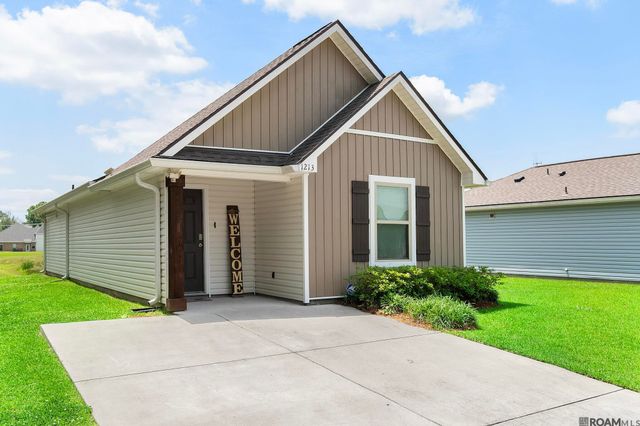 1213 E Saint Charles St, Gonzales, LA 70737