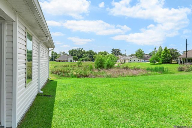 1213 E Saint Charles St, Gonzales, LA 70737