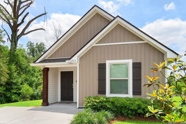 1213 E Saint Charles St, Gonzales, LA 70737