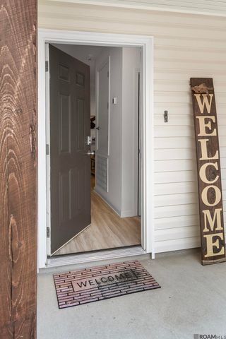 1213 E Saint Charles St, Gonzales, LA 70737