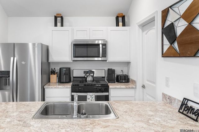 1213 E Saint Charles St, Gonzales, LA 70737