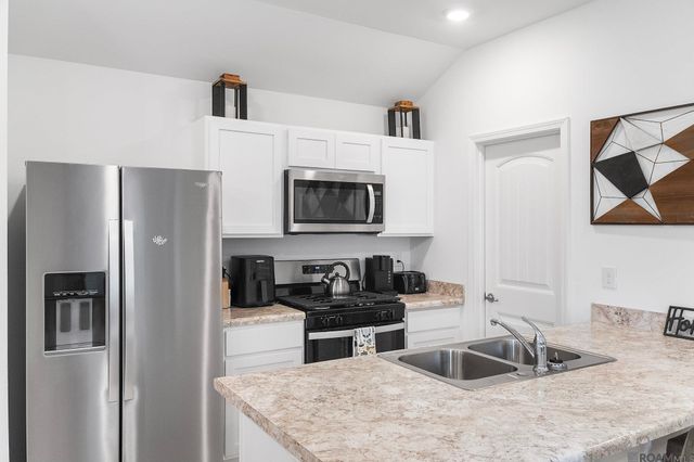 1213 E Saint Charles St, Gonzales, LA 70737