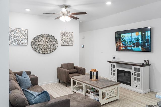 1213 E Saint Charles St, Gonzales, LA 70737