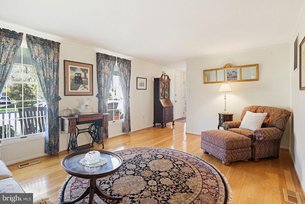 Image 11 of property listing at 1017 WINDMILL LN, Silver Spring, MD 20905