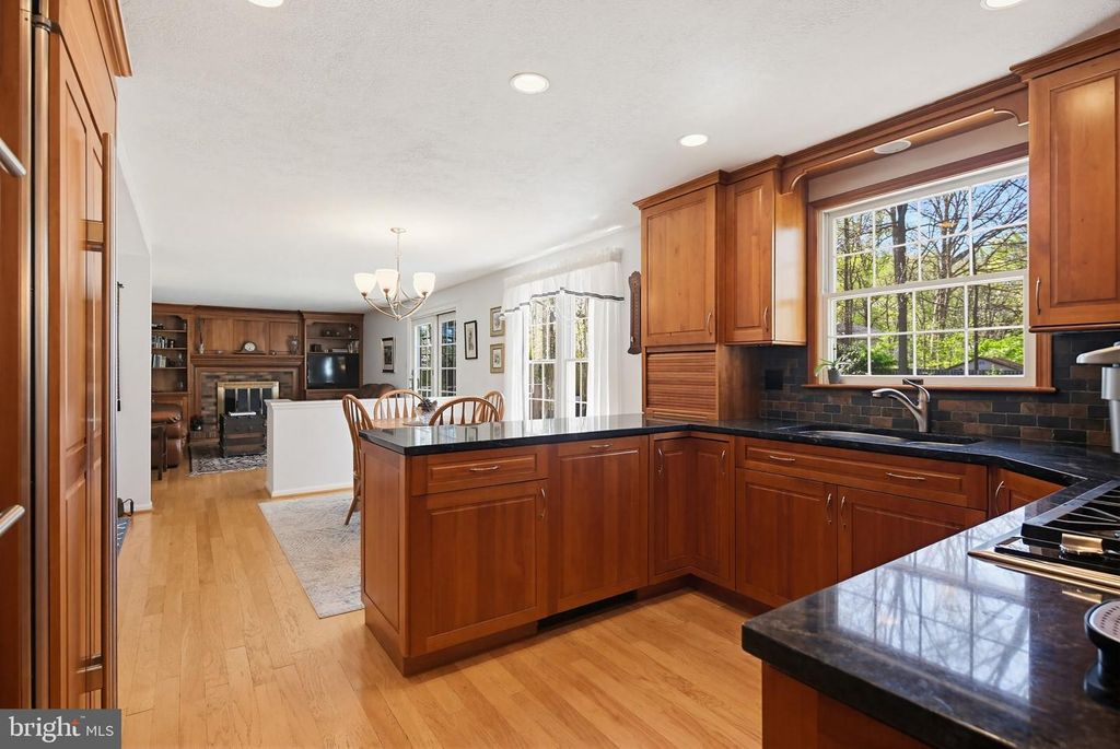 Image 14 of property listing at 1017 WINDMILL LN, Silver Spring, MD 20905