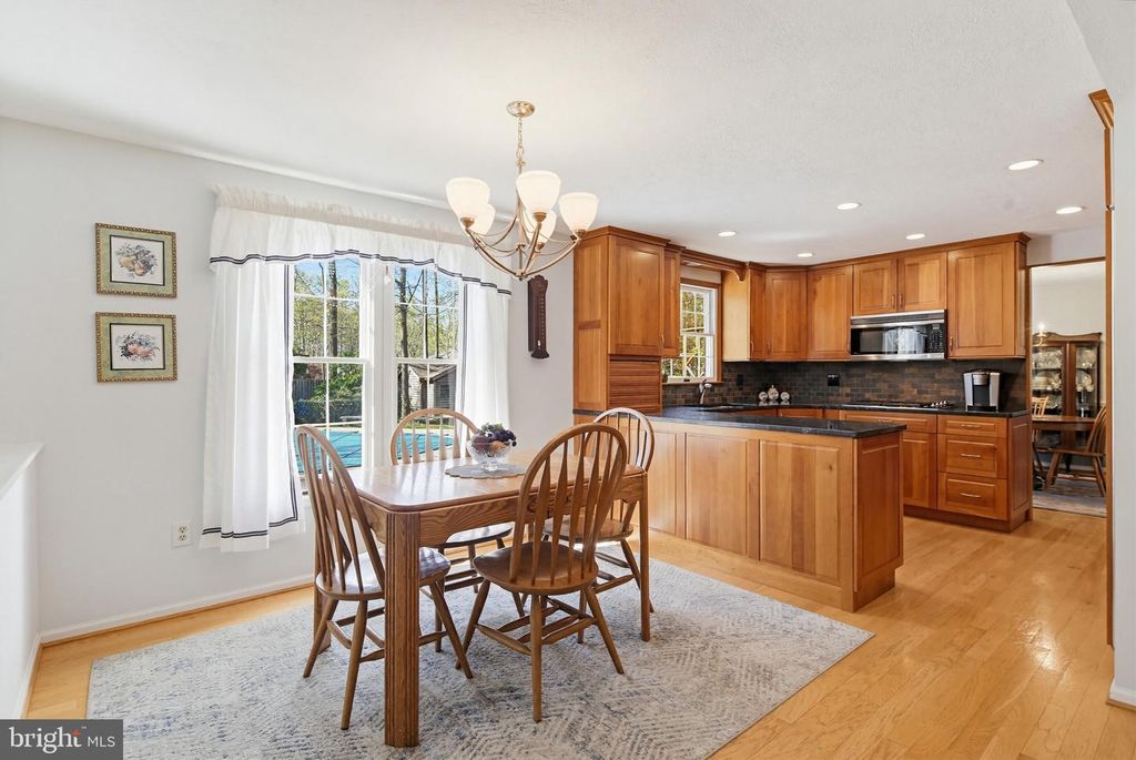 Image 17 of property listing at 1017 WINDMILL LN, Silver Spring, MD 20905