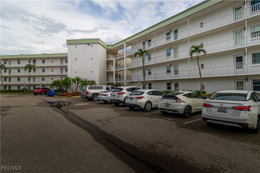 1580 Pine Valley DR 412, Fort Myers, FL 33907