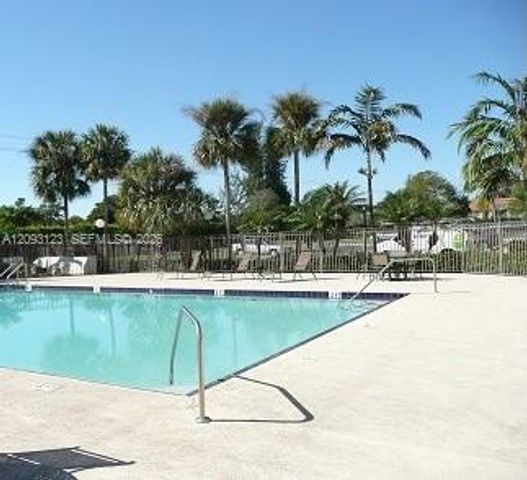 1545 Lake Crystal Drive H, West Palm Beach, FL 33411