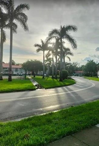 1545 Lake Crystal Drive H, West Palm Beach, FL 33411