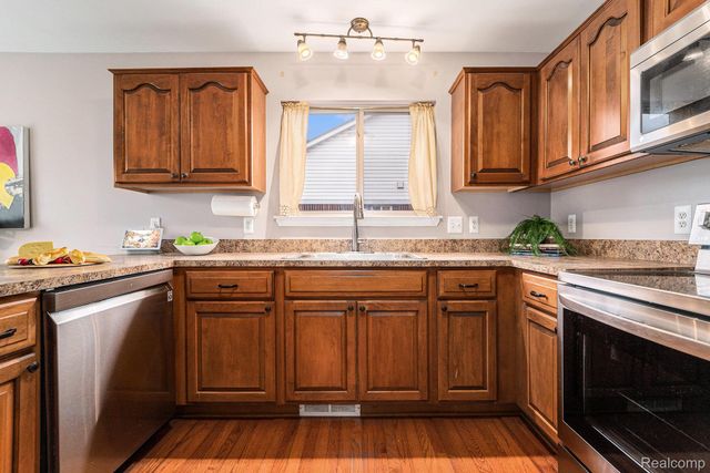 42415 Colorado Drive, Clinton Charter Township, MI 48036