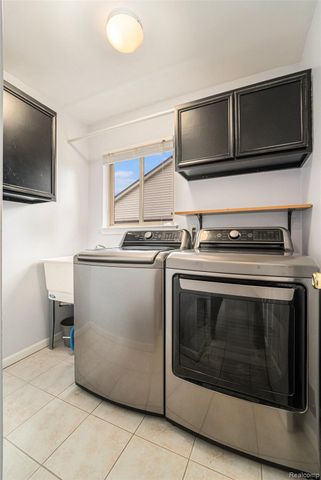 42415 Colorado Drive, Clinton Charter Township, MI 48036