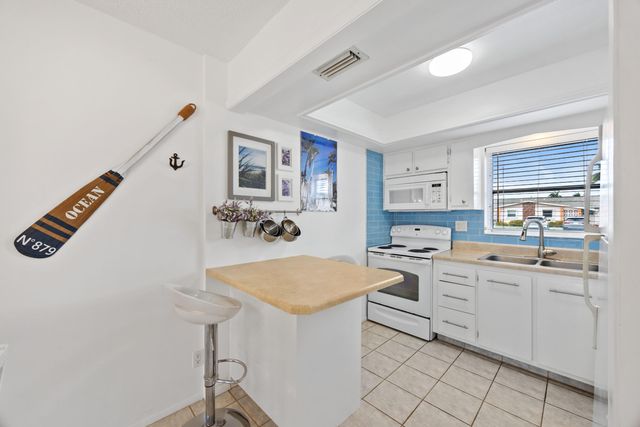 2735 Dudley Drive E C, West Palm Beach, FL 33415