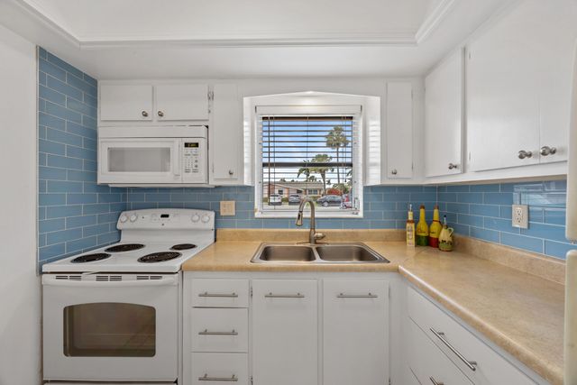 2735 Dudley Drive E C, West Palm Beach, FL 33415