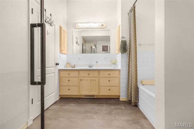 18049 Thomas Drive, Dexter, MO 63841