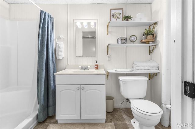 18049 Thomas Drive, Dexter, MO 63841