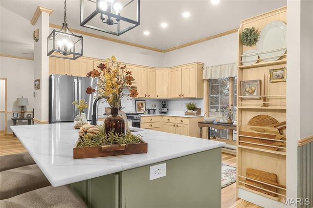 18049 Thomas Drive, Dexter, MO 63841