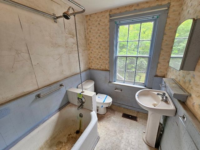 289 North Ave, Rochester, MA 02770