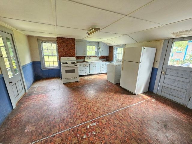 289 North Ave, Rochester, MA 02770