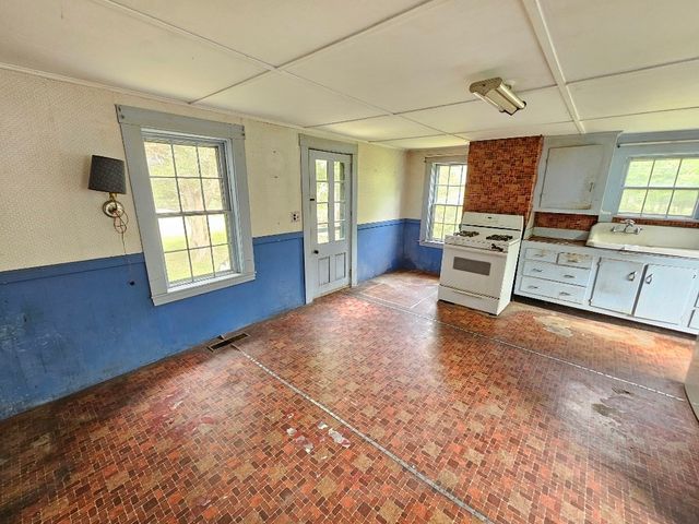 289 North Ave, Rochester, MA 02770
