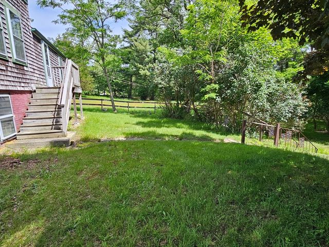 289 North Ave, Rochester, MA 02770