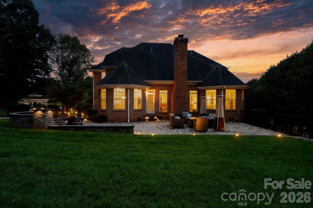 1025 N Shore Drive, Hickory, NC 28601