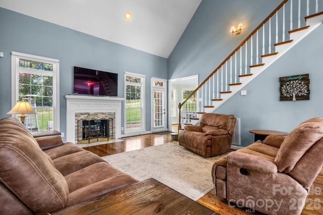 1025 N Shore Drive, Hickory, NC 28601