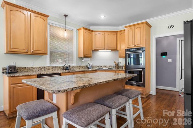 1025 N Shore Drive, Hickory, NC 28601