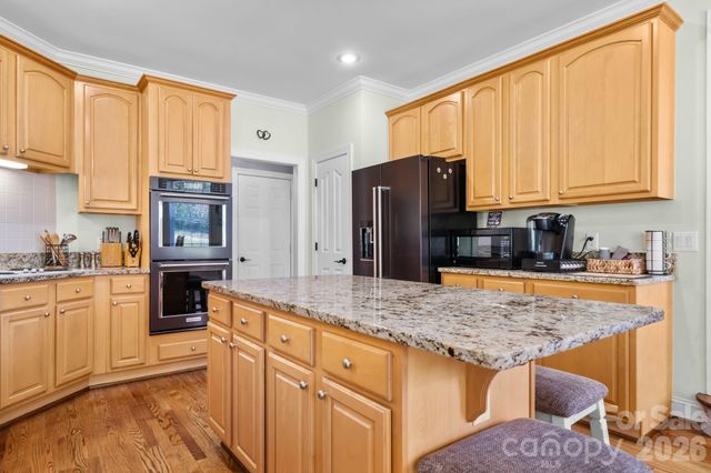 1025 N Shore Drive, Hickory, NC 28601