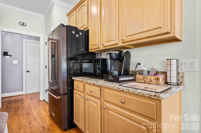 1025 N Shore Drive, Hickory, NC 28601