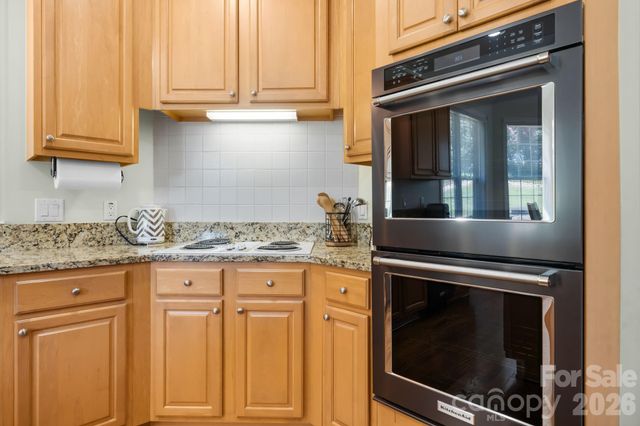1025 N Shore Drive, Hickory, NC 28601