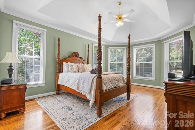 1025 N Shore Drive, Hickory, NC 28601