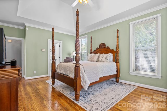 1025 N Shore Drive, Hickory, NC 28601