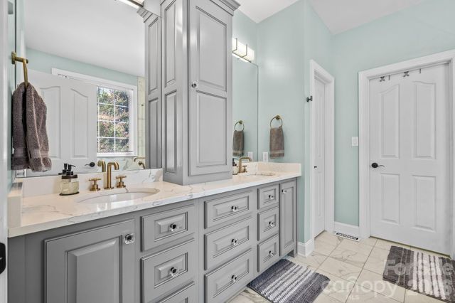 1025 N Shore Drive, Hickory, NC 28601
