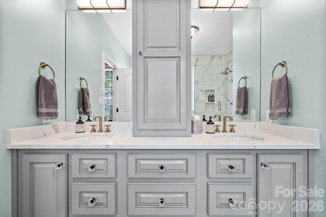 1025 N Shore Drive, Hickory, NC 28601