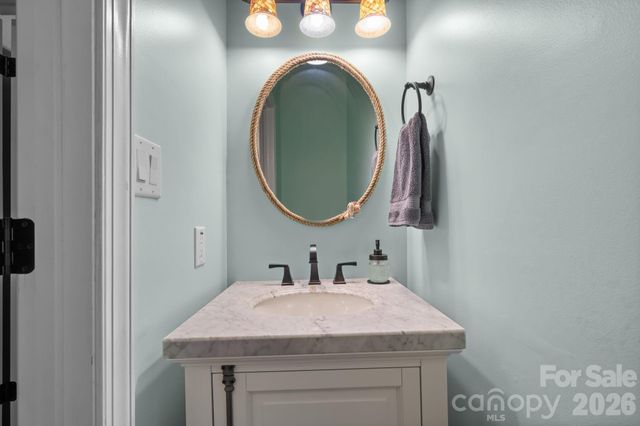 1025 N Shore Drive, Hickory, NC 28601