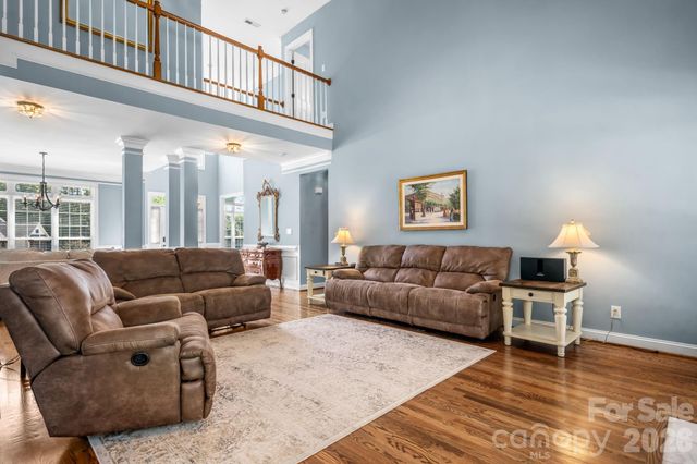 1025 N Shore Drive, Hickory, NC 28601