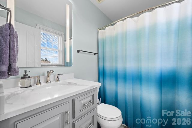 1025 N Shore Drive, Hickory, NC 28601