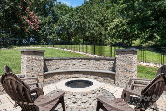 1025 N Shore Drive, Hickory, NC 28601