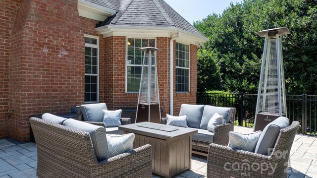 1025 N Shore Drive, Hickory, NC 28601