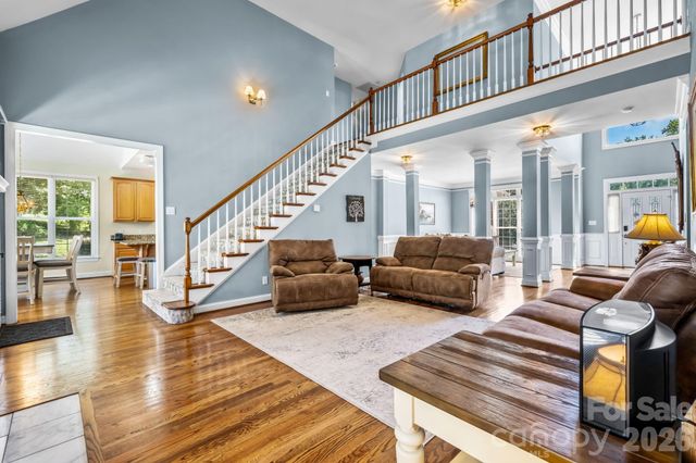 1025 N Shore Drive, Hickory, NC 28601