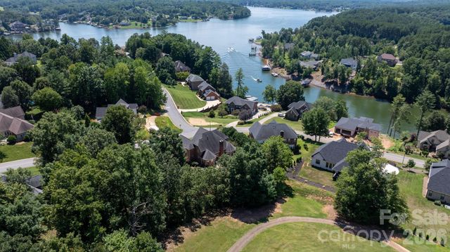 1025 N Shore Drive, Hickory, NC 28601