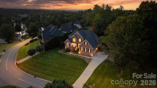 1025 N Shore Drive, Hickory, NC 28601