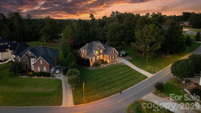 1025 N Shore Drive, Hickory, NC 28601