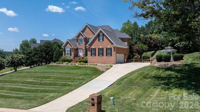 1025 N Shore Drive, Hickory, NC 28601