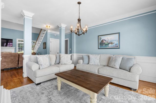 1025 N Shore Drive, Hickory, NC 28601