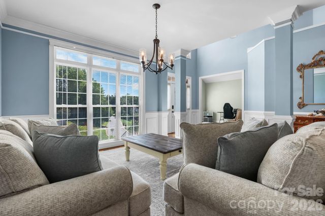 1025 N Shore Drive, Hickory, NC 28601