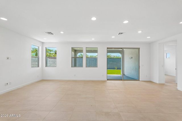 7951 W LOMA Lane, Peoria, AZ 85345
