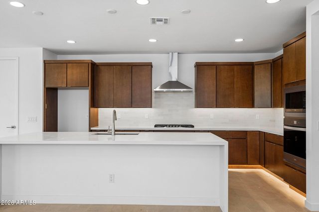 7951 W LOMA Lane, Peoria, AZ 85345